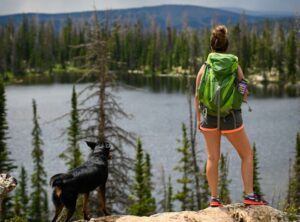 登山でレディースショートパンツが快適
