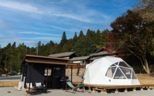里山グランピング – むすび –