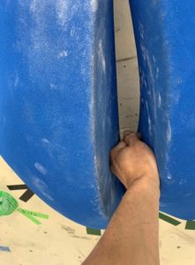 手を丸めて拳を作ります