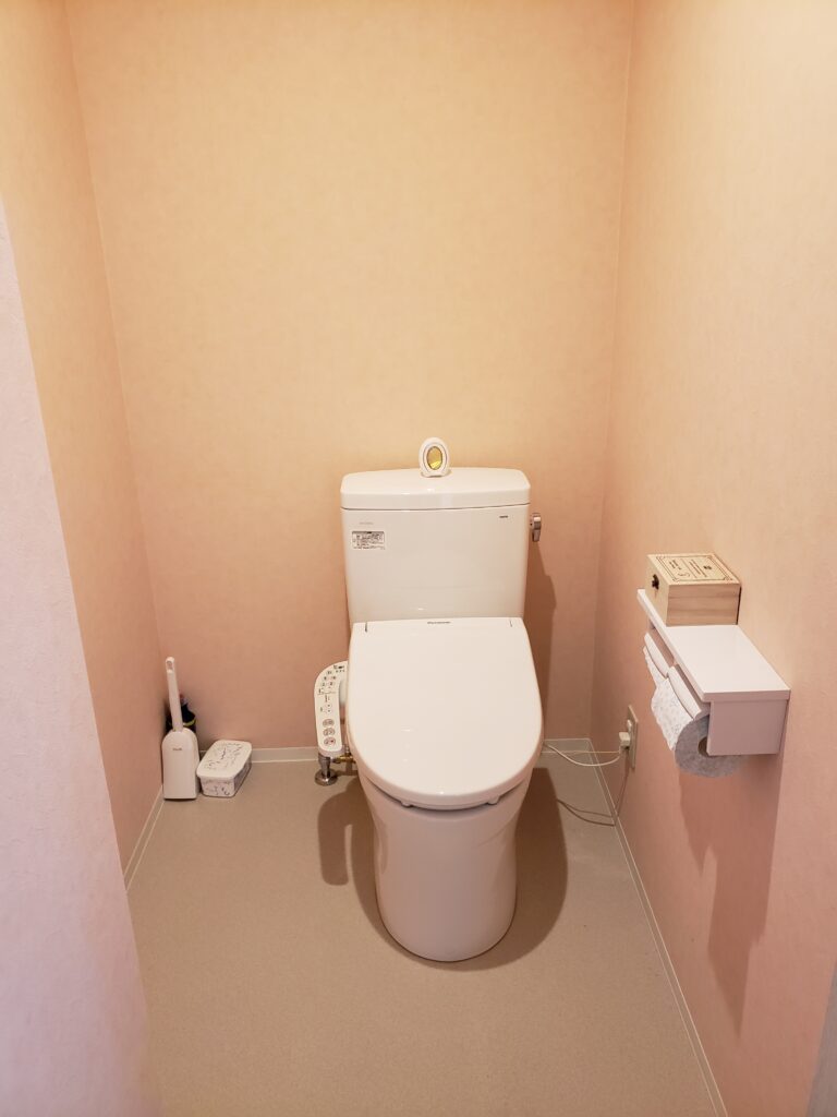 カラフルロック館内の清潔なトイレ