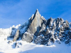 標高が上がるごとに酸素が薄くなる登山道の様子