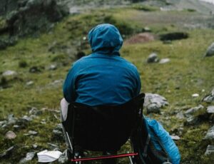 登山用の折りたたみ椅子を選ぶポイント
