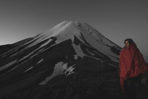 シュラフカバーを足すか、保温効果と結露のリスク