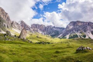登山道から見える山々の景色